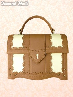 Lace Scallop Treasure Box Pochette by Innocent World