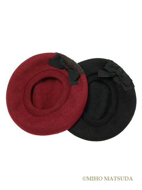 Ribbed Beret With Lace and Ribbon by Miho Matsuda