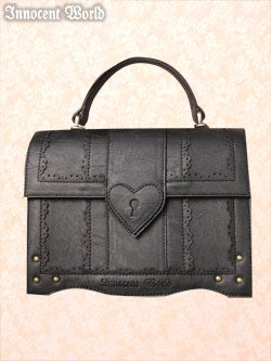 Lace Scallop Treasure Box Pochette by Innocent World