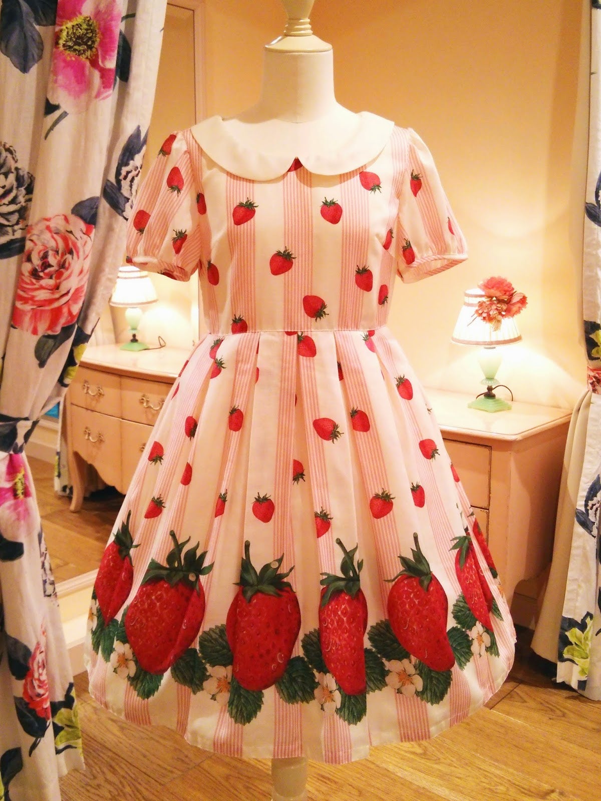 Strawberry Print OP by Leur Getter