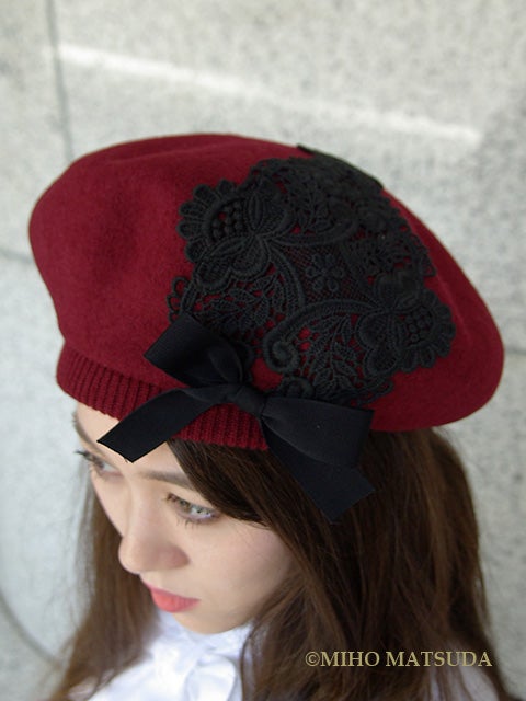 Ribbed Beret With Lace and Ribbon by Miho Matsuda