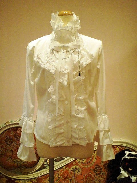 F ALICE and the PIRATES フリルシャツ　ジャボ付き Sleeve Ruffle Jabot Blouse by Alice and the Pirates
