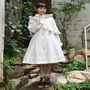 新品未使用タグ有 アクシーズファムカワイイ 童話の小公女コート 生成り