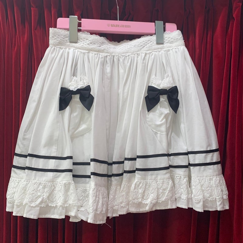 Alice's Lawn Frill Apron by Alice and the Pirates