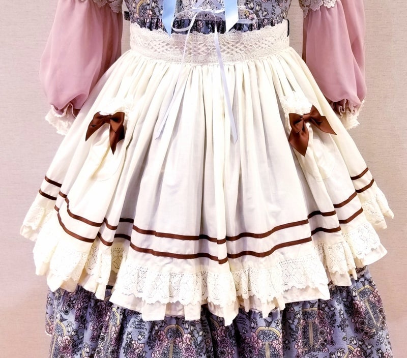 ALICE and the PIRATESアリスのローンフリルエプロン Alice's Lawn Frill Apron by Alice and the Pirates