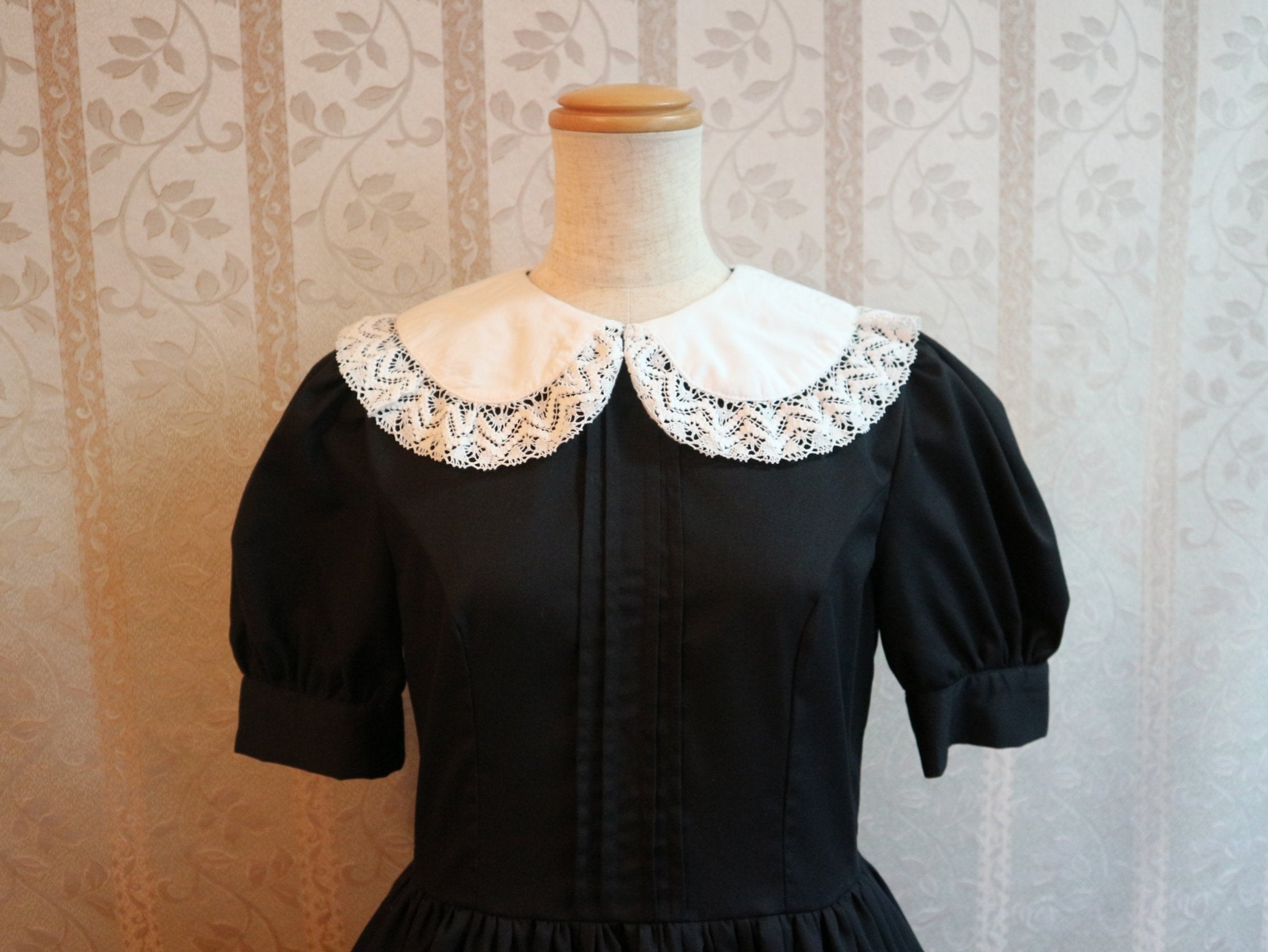 Moonrise Theater 懐古　半袖　黒白　ワンピース Moonrise Theater ~ Pintuck Short Sleeve OP by Indie Brand