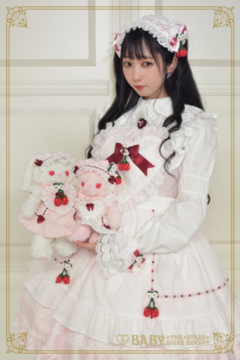 Swinging Strawberry Heart Apron Usakumya Pochette (Fukuoka limited