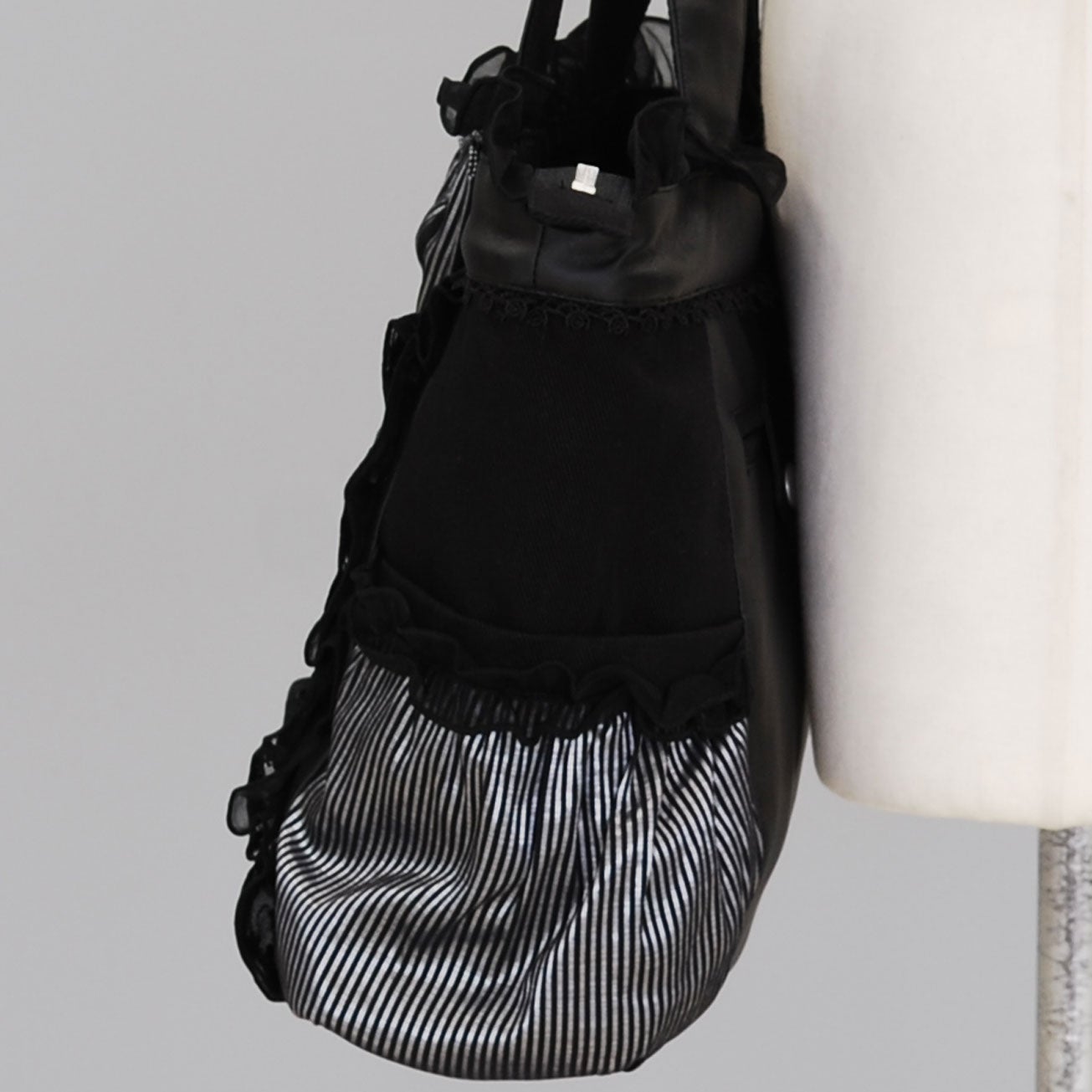 FRILL Stripe Ribbon Tote Bag by h.NAOTO