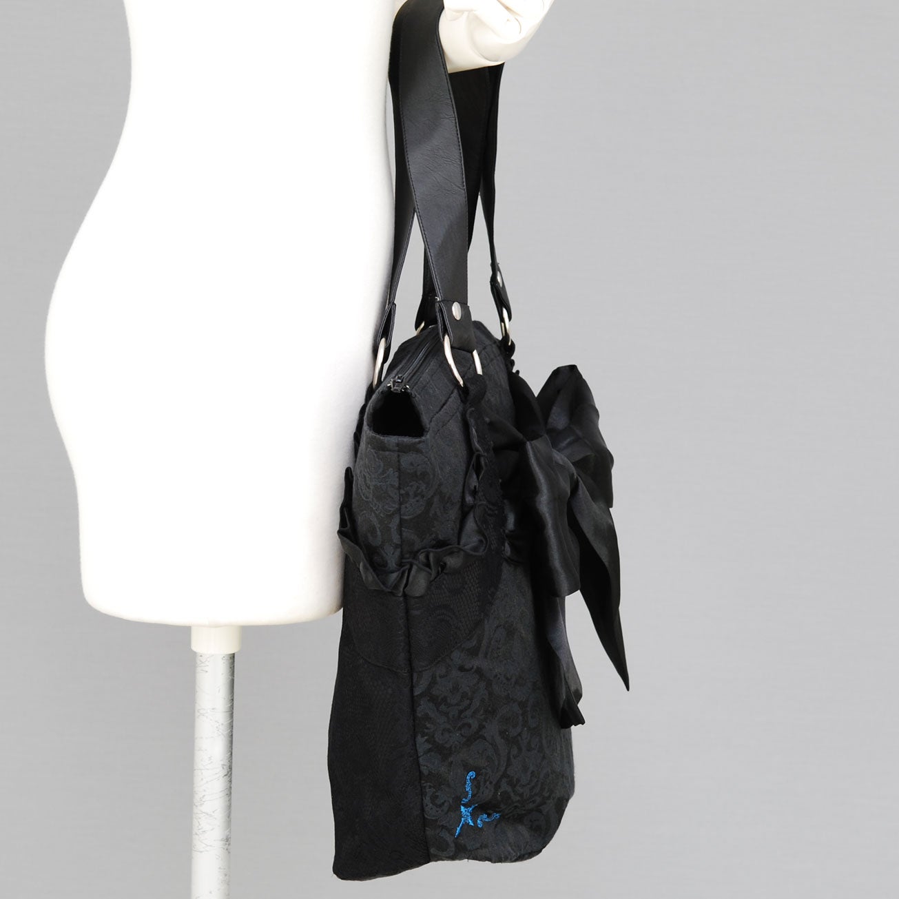 FRILL Goth Ribbon Tote Bag by h.NAOTO