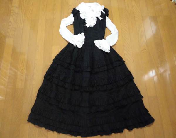 Juliette et Justine ローブ ドゥ シュリーシュールロワール Robe De Sully-Sur-Loire by Juliette et Justine