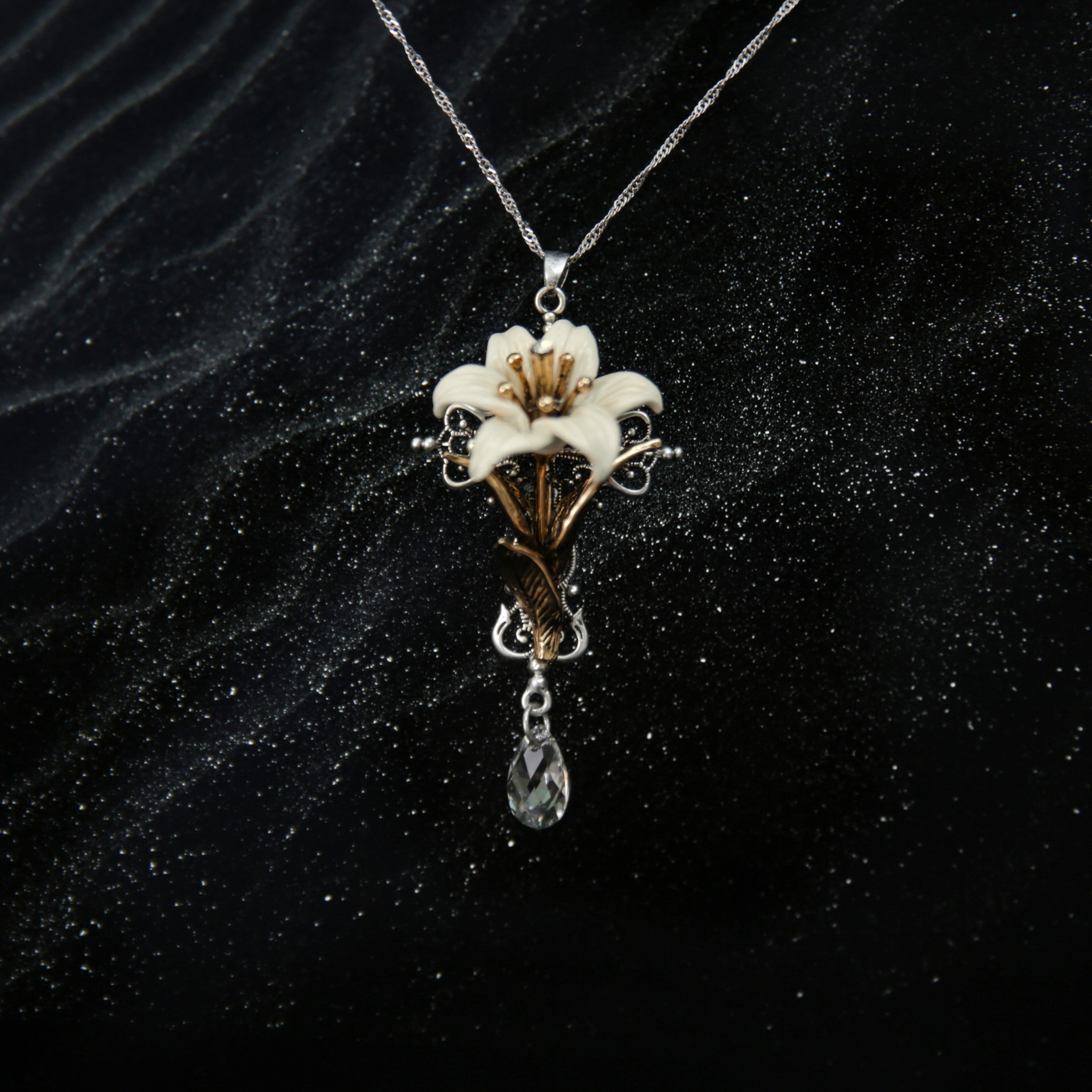 Hoshibako Works ~ Lily Riddle Necklace (1 Flower) by Chinese Indie