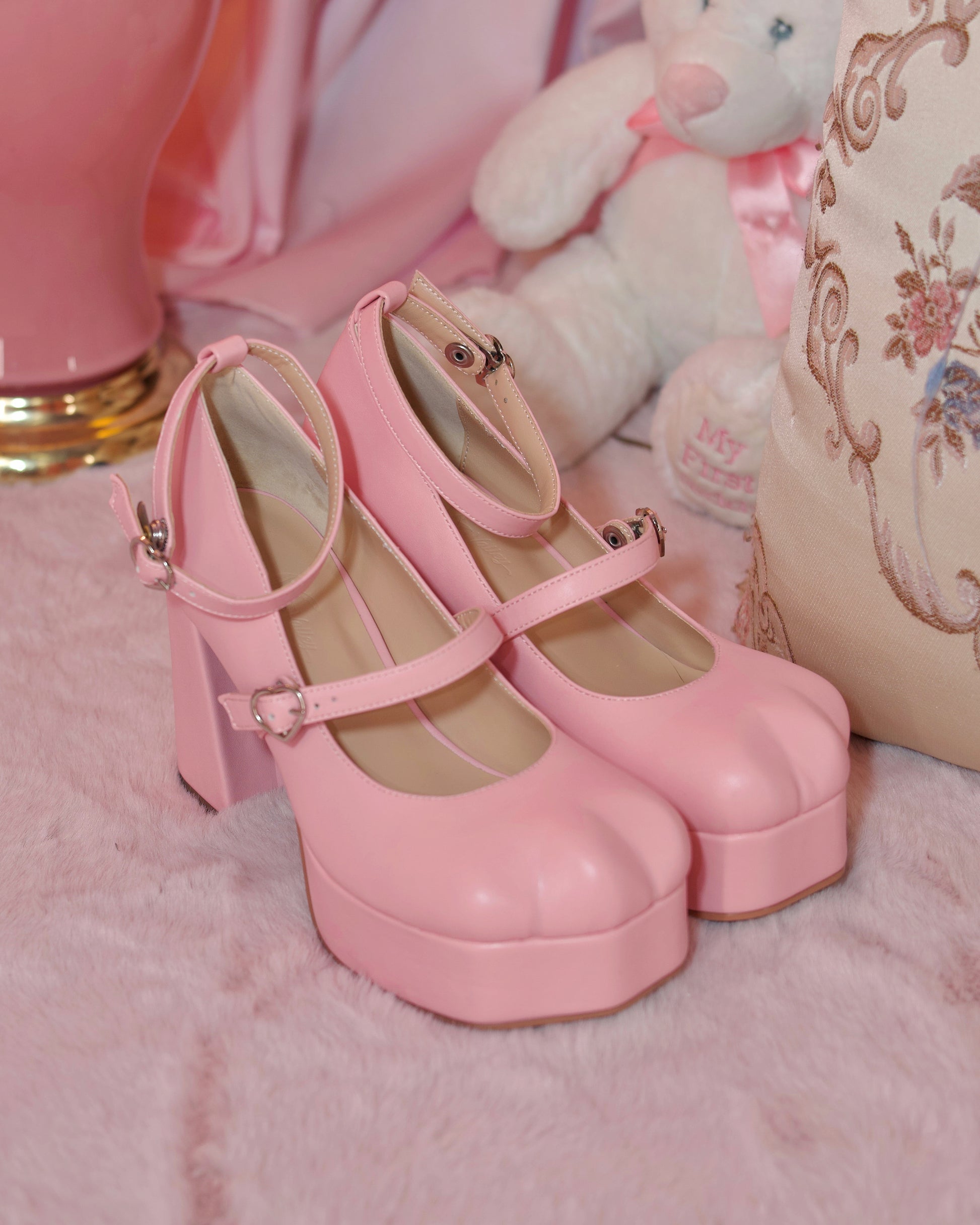 Vina of the Valley ~ Kitty Platform Heels by Offbrand