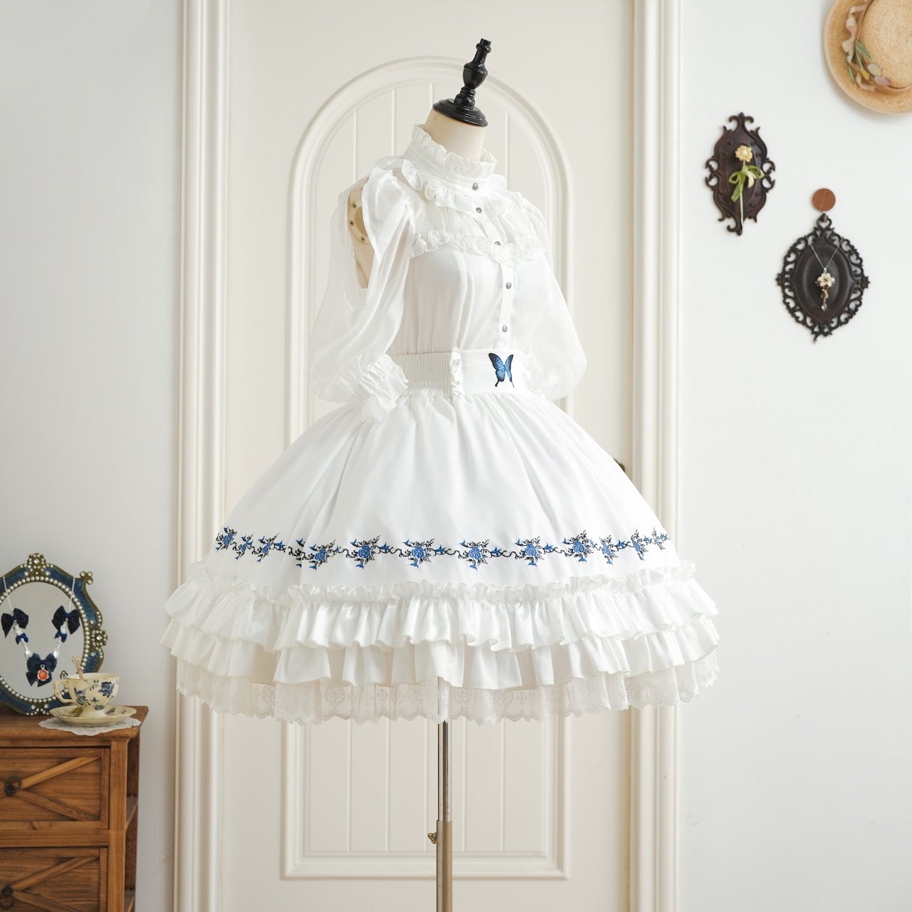 Hoshibako Works ~ Ulysses Fantasy Rose Line Skirt by Chinese Indie