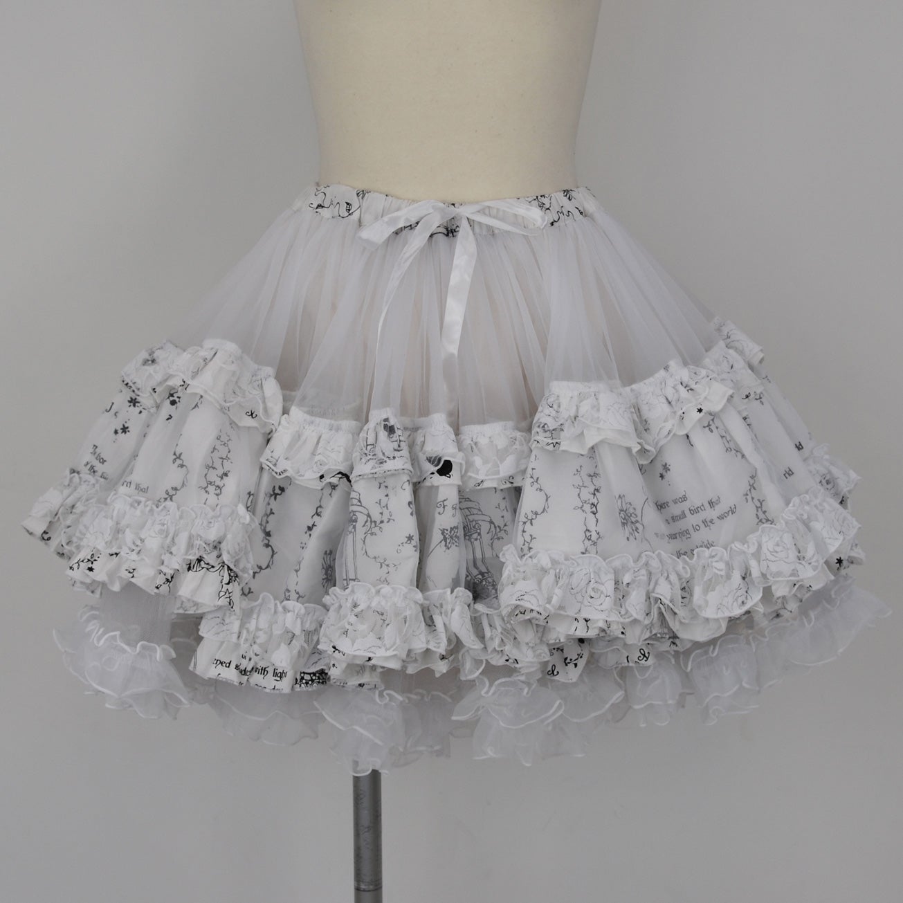 FRILL Volume Lace Skirt by h.NAOTO