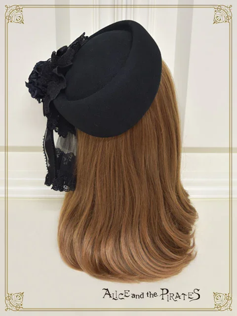Brilliant Notice from Phantom Thief Toque Hat by Alice and the Pirates