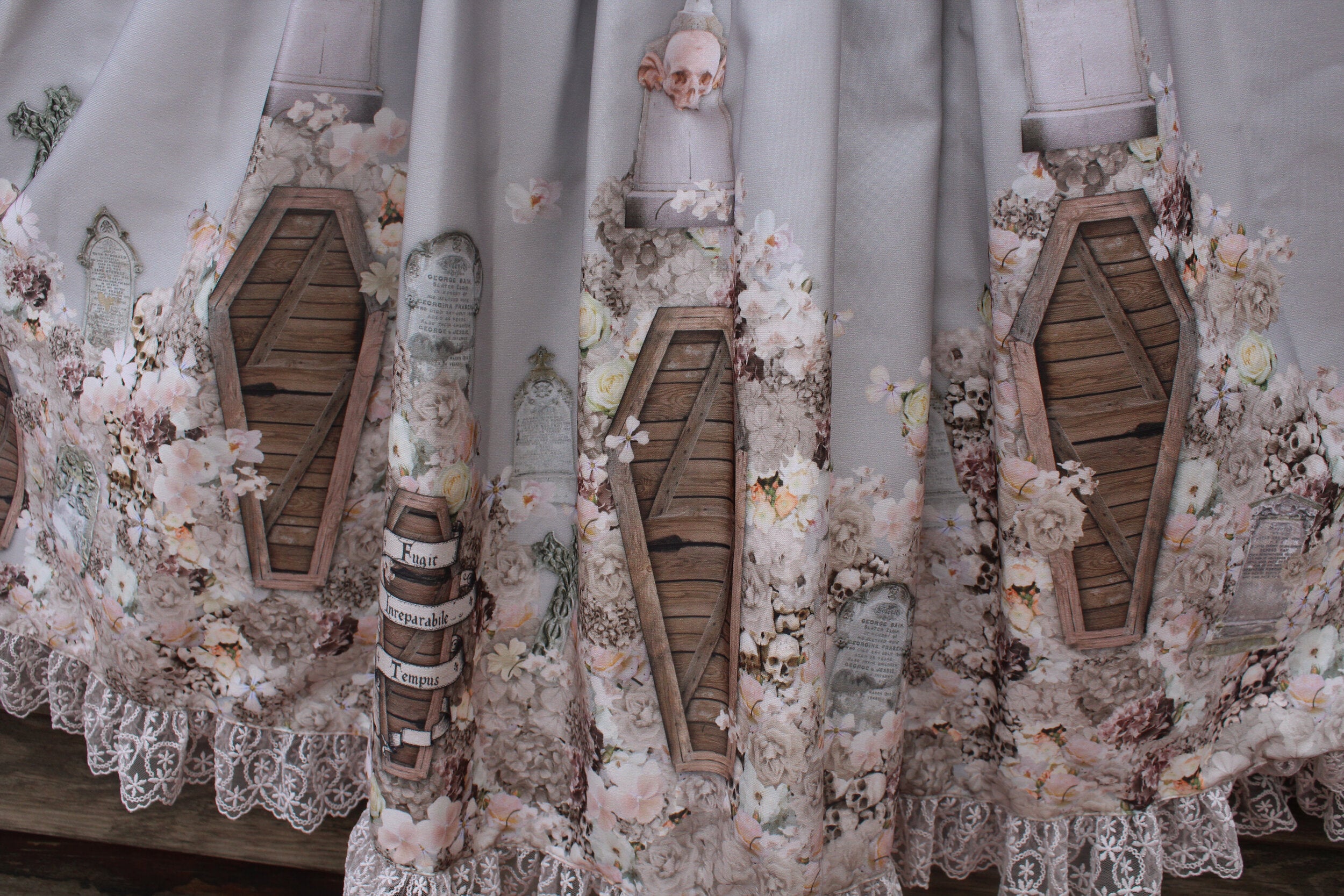violet fane The Funeral お葬式柄 スカート The Funeral Skirt by Violet Fane